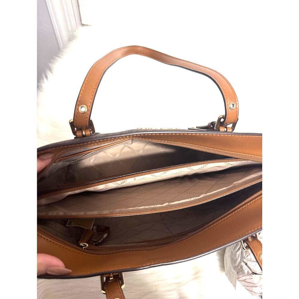 Michael Kors NWT Voyager Medium Logo Tote Bag Pocketbook Brown Zip Drawstring - Picture 9 of 15